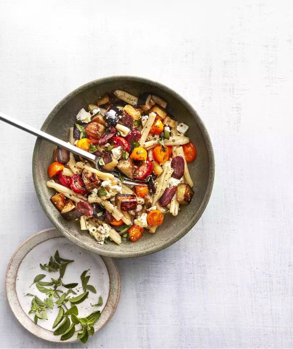 This pasta salad is sure to curb your savory cravings. Discover the recipe for Mytour's Roasted Eggplant and Olive Pasta Salad.