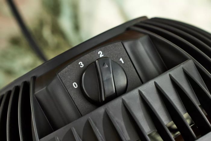 Control dial on the Hampton Bay 3-Speed Personal High Velocity Table Fan