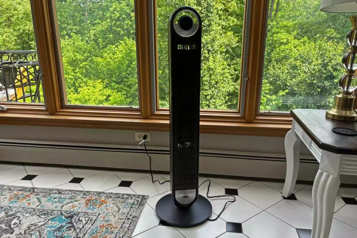 The DREO The Cruiser Pro T2 42-Inch Fan connected to the wall socket
