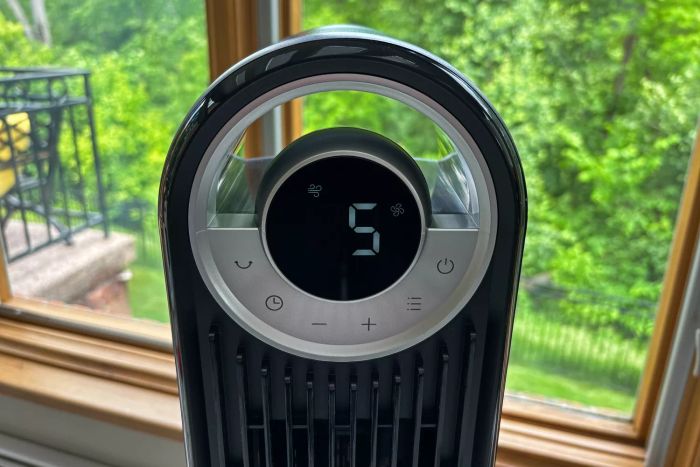 The upper portion of the DREO The Cruiser Pro T2 42-Inch Fan