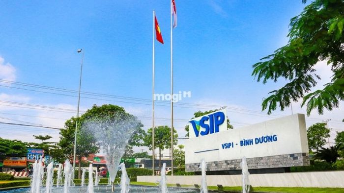 Khu công nghiệp VSIP 1 và Sóng Thần nằm gần ngã tư Phú Văn, mang lại cơ hội phát triển lớn.