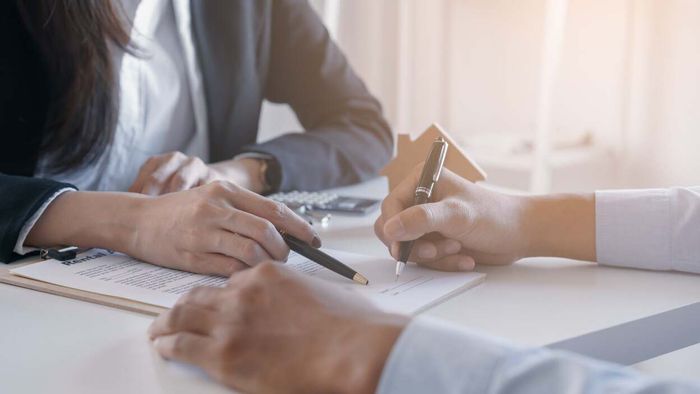 Managing the Simultaneous Process of Buying and Selling a Home