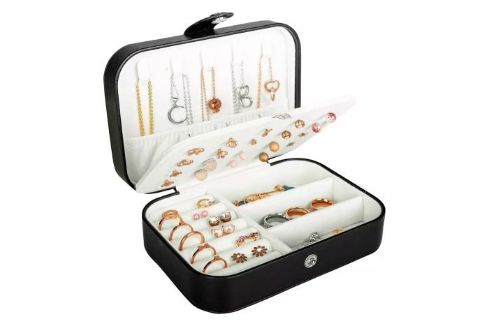 Amazon's Hatori Travel Jewelry Organizer