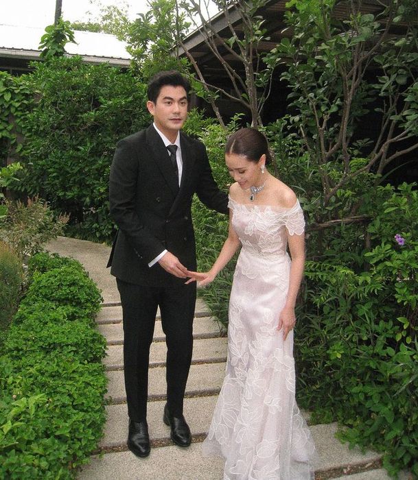 ชุดแต่งงานจาก 
