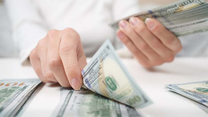 Use the 5% Rule to Choose Between Paying Off Debt or Investing