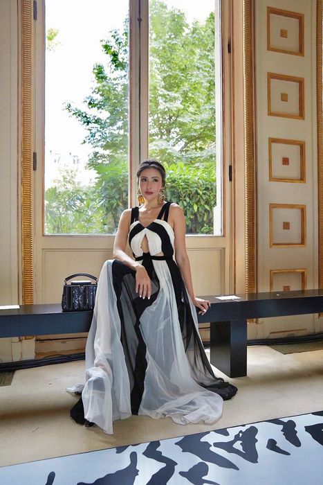 ริต้า ศรีริต้า สวมเดรสขาวดำสุดหรู