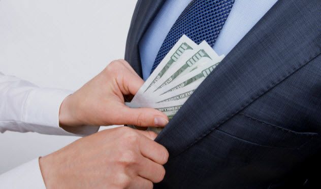 10b-pay-secretly_87834511_SMALL