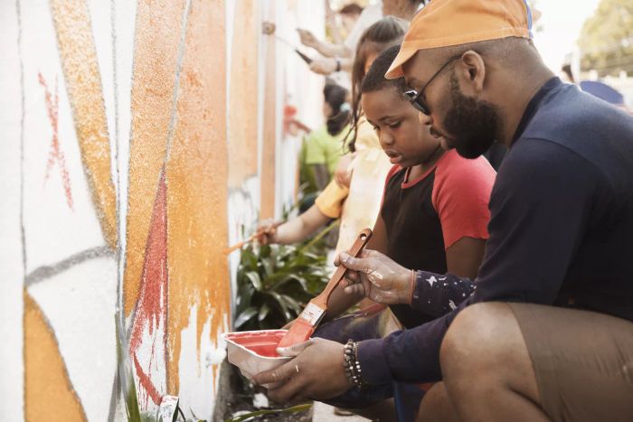Collaborate on a mural as a way to volunteer together
