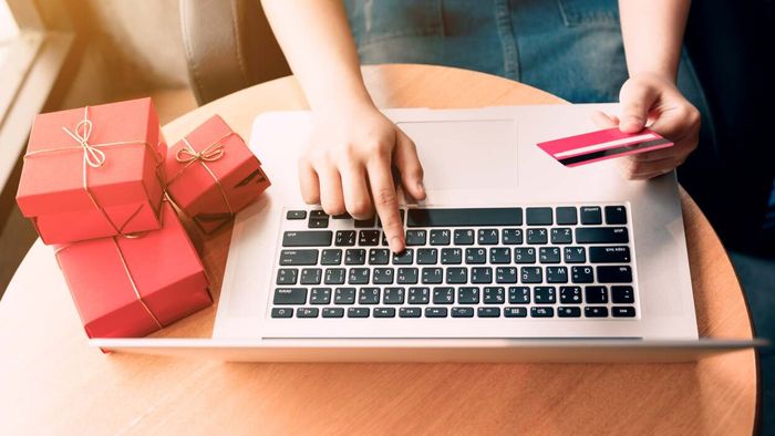 Maximize the Potential of Your Credit Card Rewards During the Holidays