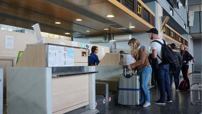To Lower Airline Baggage Fees, Make Your Plans Early