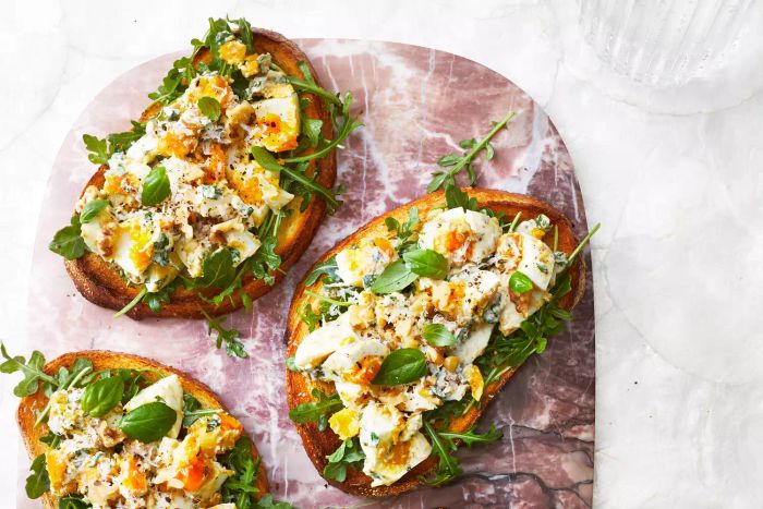 pesto-egg-salad-toasts-Mytour-0522DIN_029