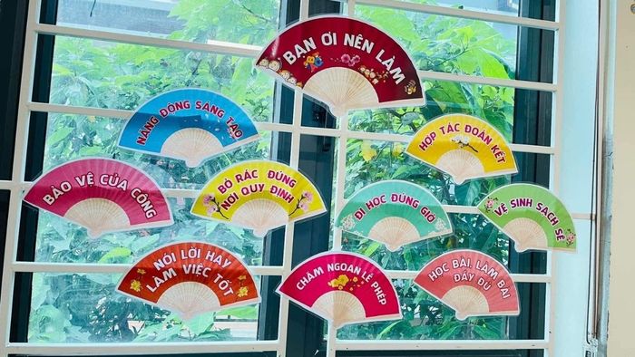 Mẫu trang trí lớp học tiểu học đẹp nhất, mang đến không gian học tập đầy cảm hứng cho các em học sinh.