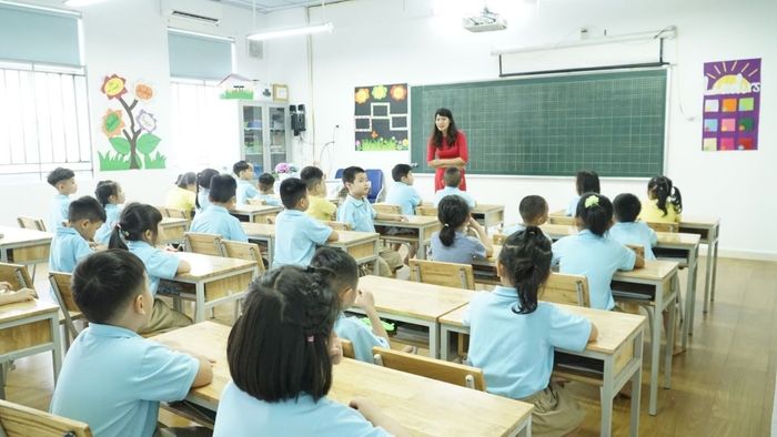 Trang trí lớp học tiểu học đẹp mắt, tạo nên không gian học tập sinh động và đầy cảm hứng cho học sinh.
