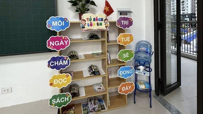 Trang trí lớp học tiểu học theo phong cách hạnh phúc, tạo ra một không gian vui vẻ và tràn đầy năng lượng cho các em học sinh.