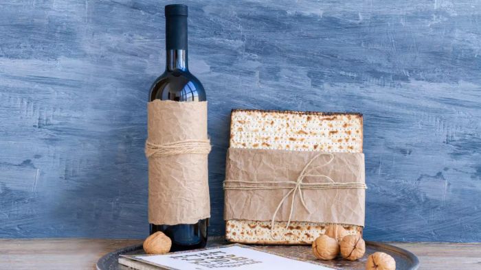 Passover Customs – The Meaning and Rituals of Wine and Matzah