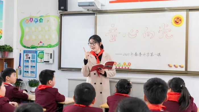 Mô hình trang trí lớp học tiểu học sáng tạo, mang lại không gian học tập đầy cảm hứng và vui tươi cho các em.