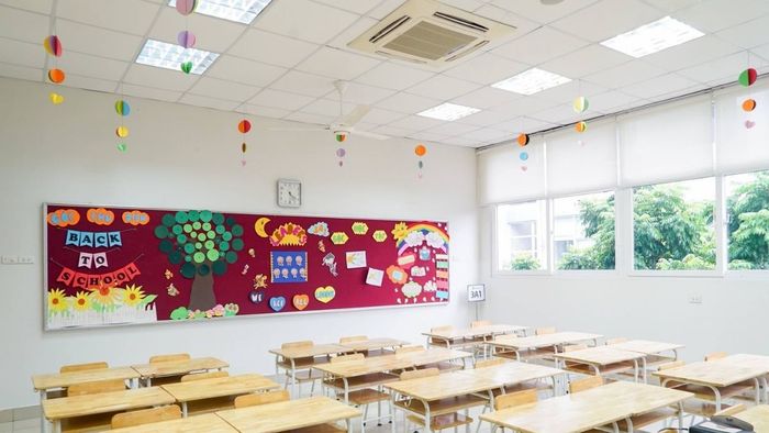 Mô hình trang trí lớp học tiểu học với các ý tưởng sáng tạo, giúp không gian học tập thêm sinh động và dễ gần với các em học sinh.