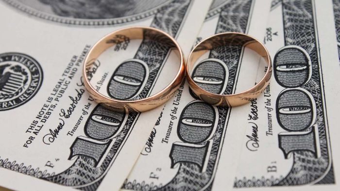Should You Combine Your Finances With Your Partner's?