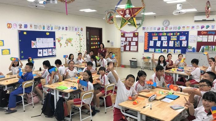 Trang trí lớp học tiểu học đẹp nhất mang lại một không gian học tập thú vị, khơi gợi sự sáng tạo và tình yêu học hỏi cho học sinh.