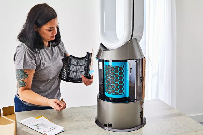 A person examining the filter of the Dyson Purifier Humidify+Cool Formaldehyde PH04.