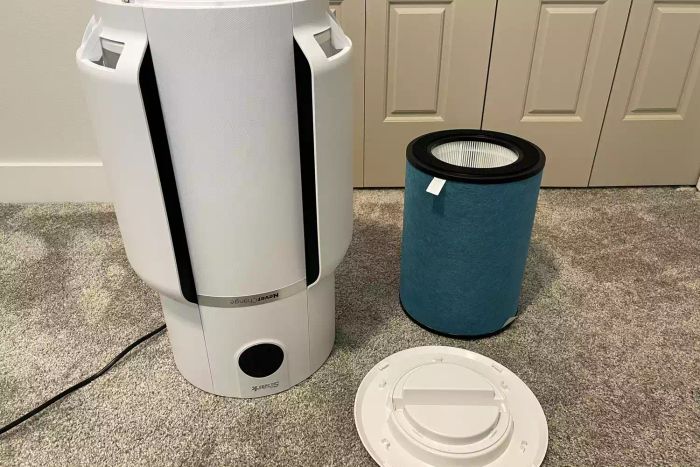The various components of the Shark NeverChange Air Purifier MAX before it’s put together.