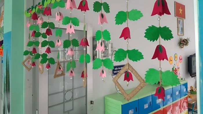 Trang trí cửa chính lớp mầm non