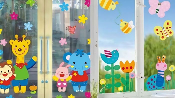 Việc trang trí cửa chính lớp mầm non không chỉ làm đẹp không gian mà còn mang đến một không khí chào đón đầy ấn tượng cho các bé mỗi ngày.