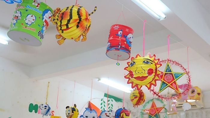 Trang trí cửa lớp mầm non đẹp, sáng tạo sẽ tạo ra không gian học tập đầy cảm hứng, khơi gợi niềm vui và sự tò mò trong các bé.
