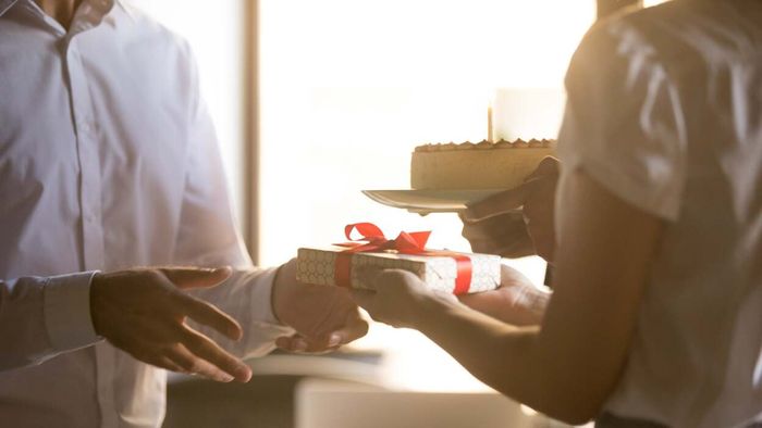 How to Select the Best Gift for Your Friends