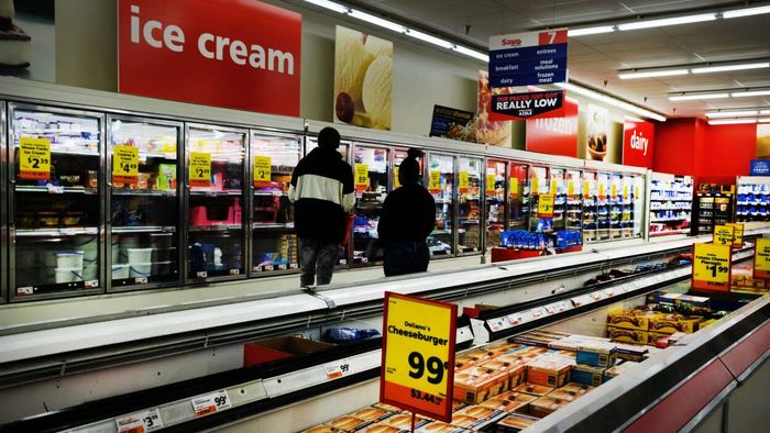 Cut Your Grocery Bill by Leaving Your Phone in Your Pocket