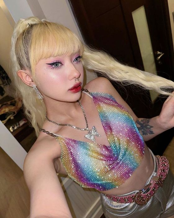 พลอยชมพู ญานนีน ในลุคใหม่ที่ทั้งสวยและแซ่บขึ้น
