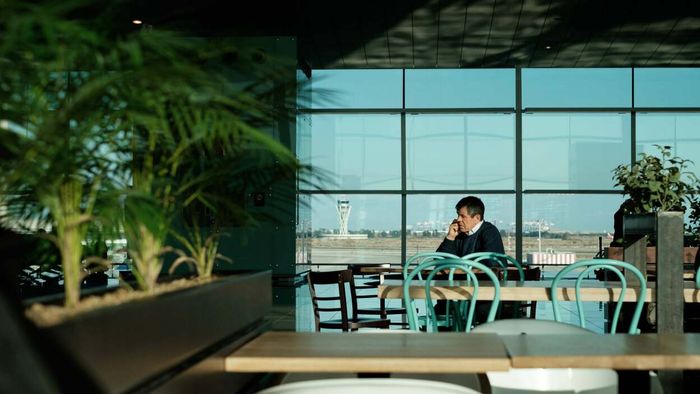 Claim Priority Pass Restaurant Credits with These Premium Credit Cards