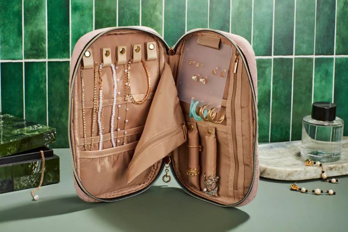 Features of the Bagsmart Jewelry Organizer Bag