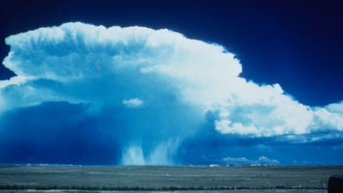 Well-developed thunderstorm with microburst, circa 1980