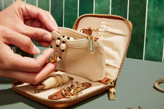 Levenger Jewelry Case Features