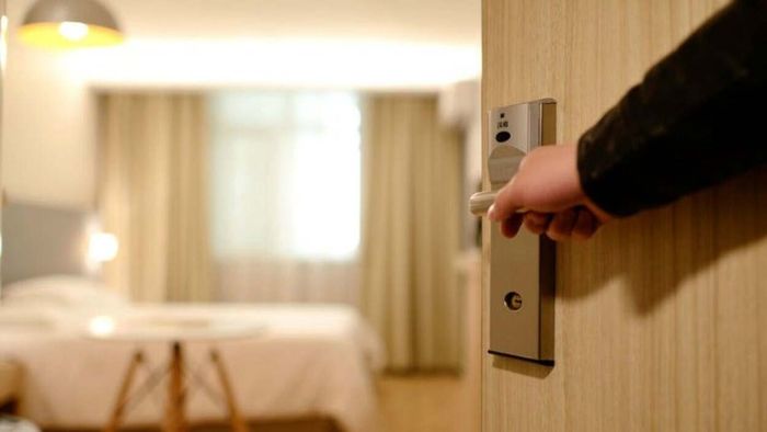 How much should you tip hotel housekeeping staff?