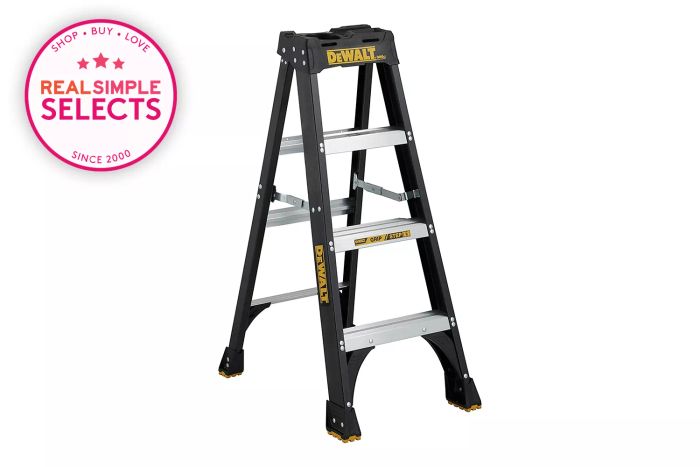 DeWalt 4-Foot Fiberglass Step Ladder