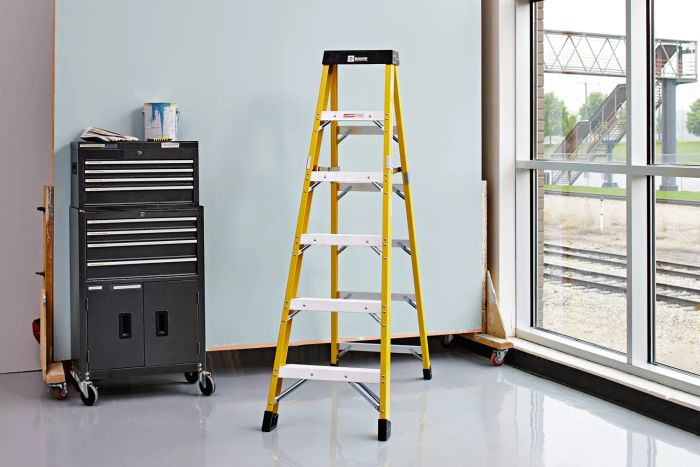 Bauer Corporation 4' 5-Step Fiberglass Lightweight Folding Step Ladder