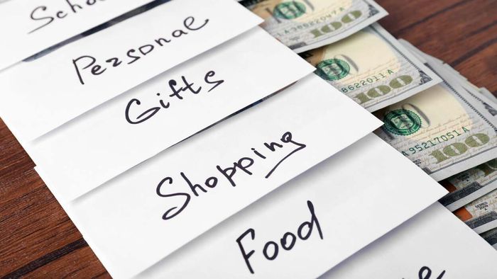 How the Cash Envelope Approach Helps Control Impulsive Purchases