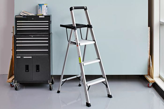 Rubbermaid RMA-3XST 3 Lightweight Aluminum Step Stool with Oversized Project Tray
