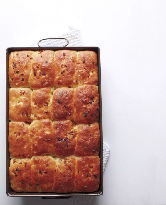 Discover the recipe for No-Knead Onion Rolls, which bake in the oven for just 20 minutes.