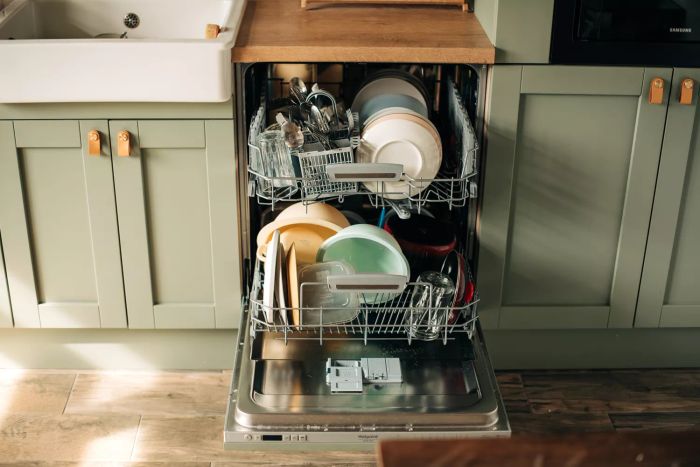 dishwasher-clean-dishes-GettyImages-1445579549