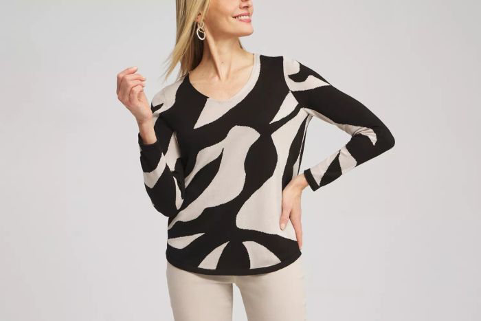 Chico's Abstract V-Neck Pullover Sweater