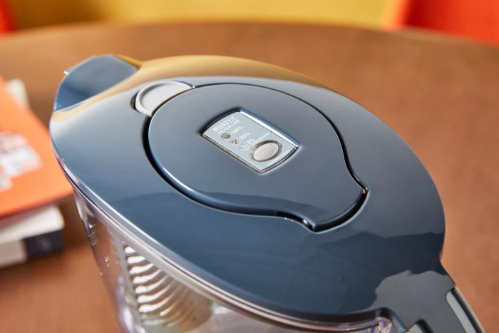 A close-up view of the Brita Rapids Stream Water Pitcher’s top and the filter replacement indicator