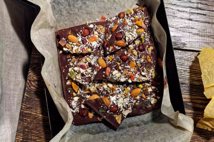 tiktok-date-bark-snickers-GettyImages-932736966
