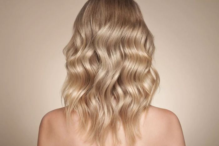 balayage-hair-Ideas-golden-Mytour-GettyImages-1348016620