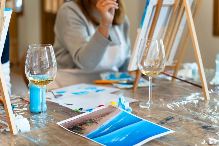 things-to-do-valentines-day-wine-paint-Mytour-GettyImages-2077896931