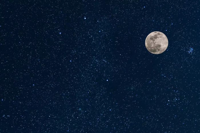 things-to-do-valentines-day-stargazing-Mytour-GettyImages-2070543169