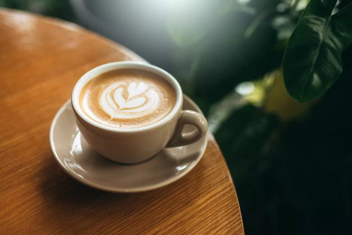 things-to-do-valentines-day-coffee-shop-Mytour-GettyImages-1484464555