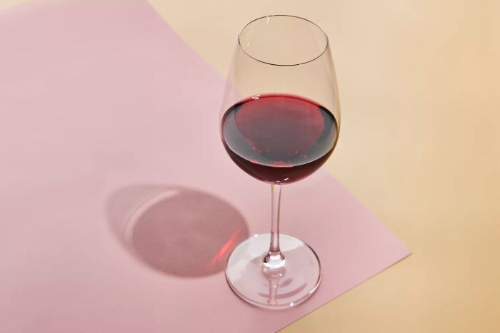 sulfites-red-wine-GettyImages-1420436219